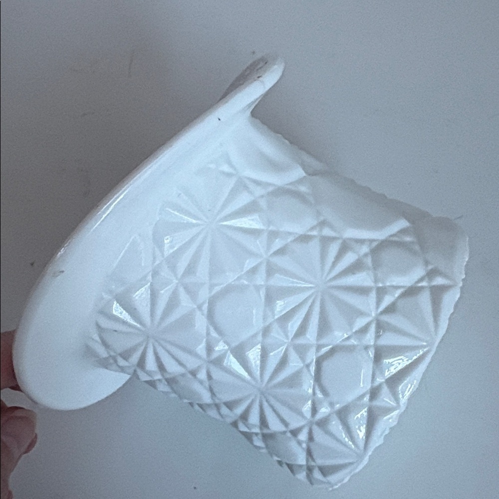 Vintage Fenton milk glass top hat “daisy and button” pattern - Picture 8 of 13